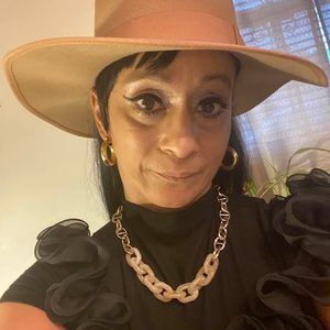 Meet your Posher, Dana